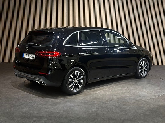 Mercedes-Benz B180 4 of 26