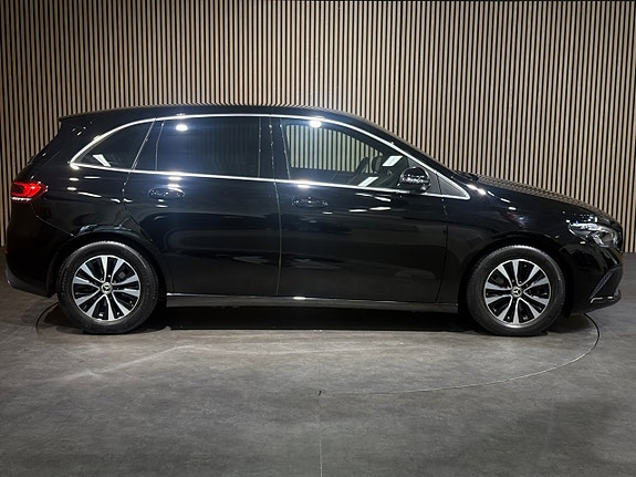 Mercedes-Benz B180 3 of 26