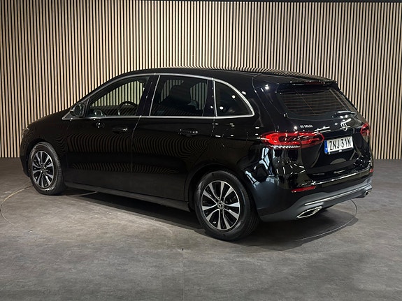 Mercedes-Benz B180 6 of 26