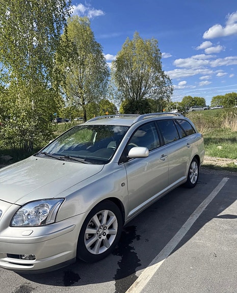 Toyota Avensis 2 of 8
