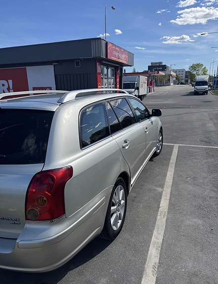 Toyota Avensis 6 of 8