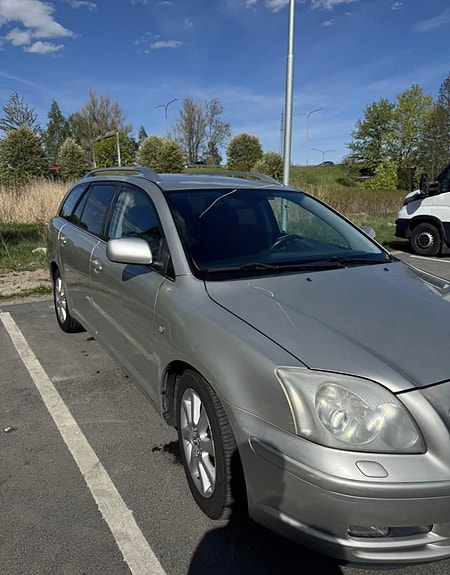 Toyota Avensis 3 of 8