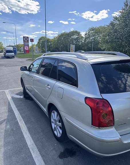 Toyota Avensis 5 of 8