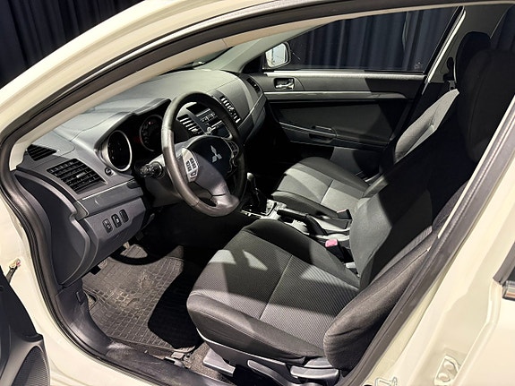 Mitsubishi Lancer 11 of 12