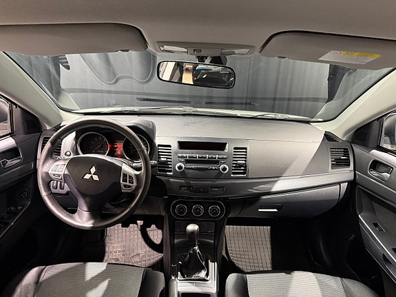Mitsubishi Lancer 10 of 12