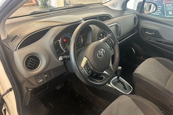 Toyota Yaris 14 of 26