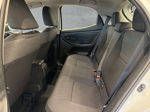 Toyota Yaris 11 of 22