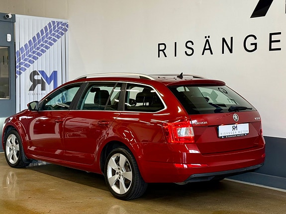 Skoda Octavia 2 of 18