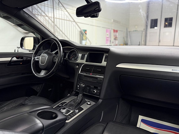Audi Q7 25 of 30
