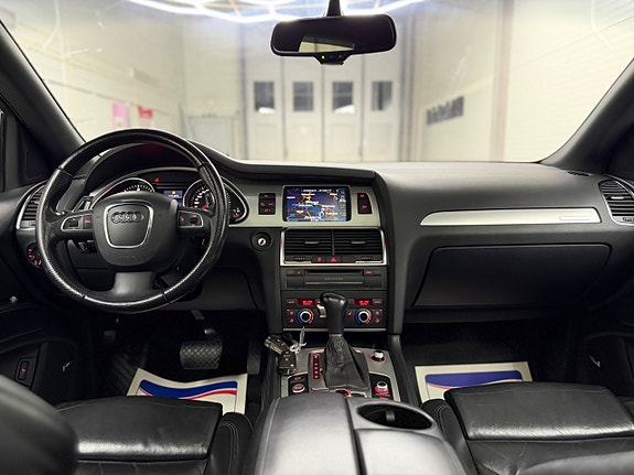Audi Q7 30 of 30