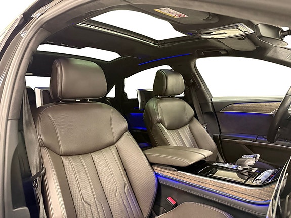 Audi A8 14 of 21