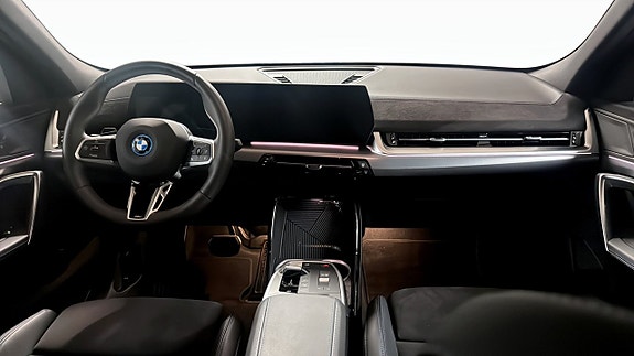 BMW iX2 4 of 12