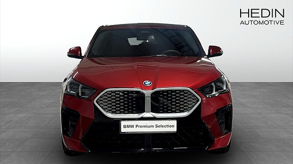 BMW iX2 8 of 12