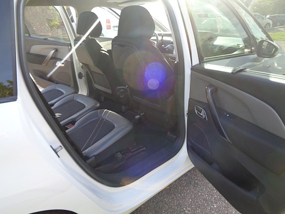 Citroen Grand C4 Picasso 17 of 18