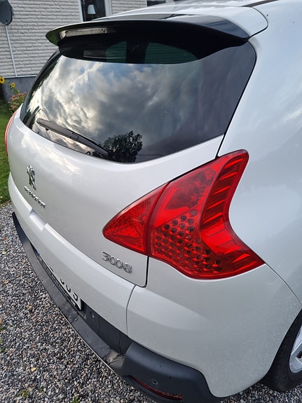 Peugeot 3008 2 of 3
