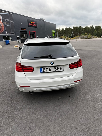 BMW 318d 4 of 11
