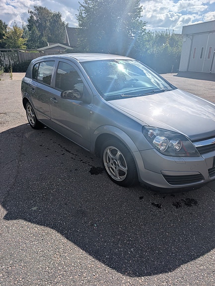 Opel Astra 2 of 8