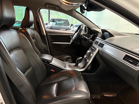 Volvo XC70 13 of 24