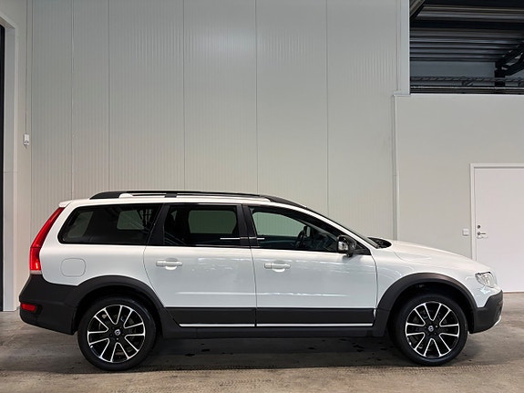 Volvo XC70 2 of 24