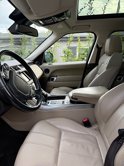 Land Rover Range Rover Sport 3 of 5