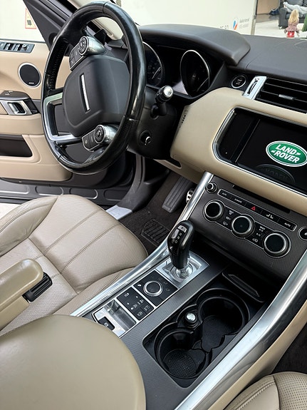 Land Rover Range Rover Sport 5 of 5