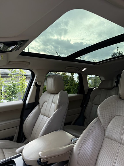 Land Rover Range Rover Sport 4 of 5
