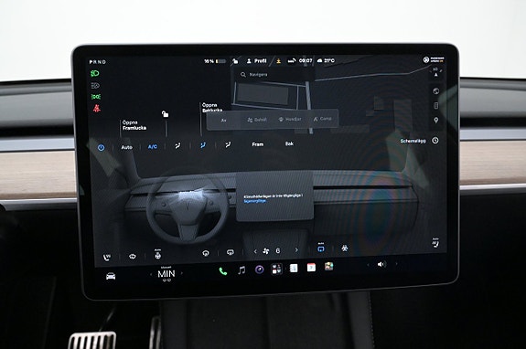 Tesla Model Y 13 of 27