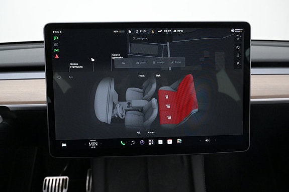 Tesla Model Y 14 of 27