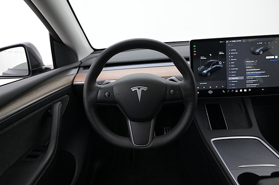 Tesla Model Y 7 of 27