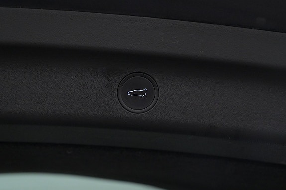 Tesla Model Y 23 of 27