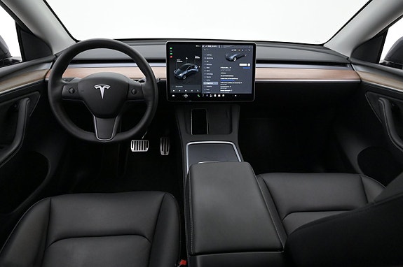 Tesla Model Y 6 of 27