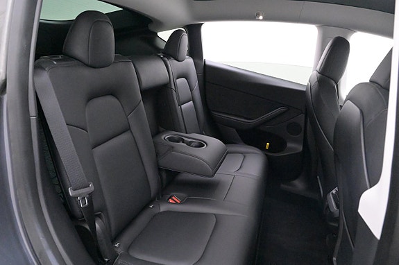 Tesla Model Y 21 of 27