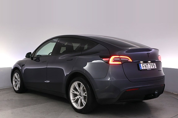 Tesla Model Y 4 of 27