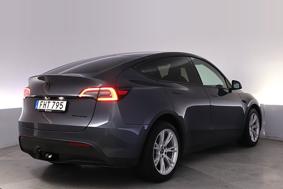 Tesla Model Y 5 of 27
