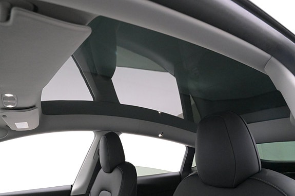Tesla Model Y 20 of 27