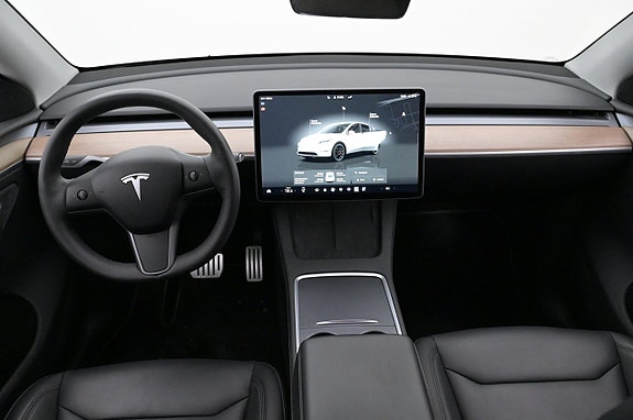Tesla Model Y 6 of 27