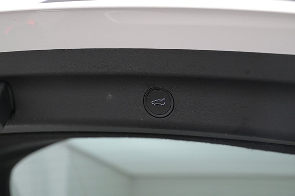 Tesla Model Y 23 of 27