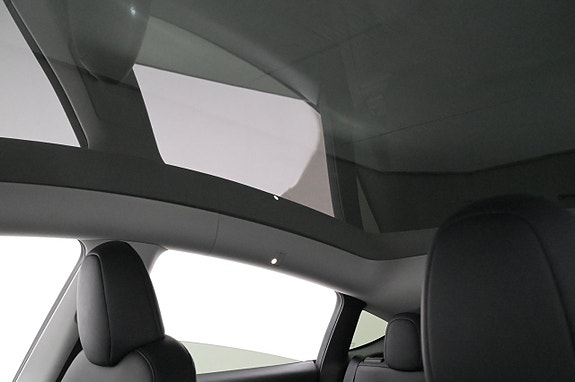Tesla Model Y 19 of 27