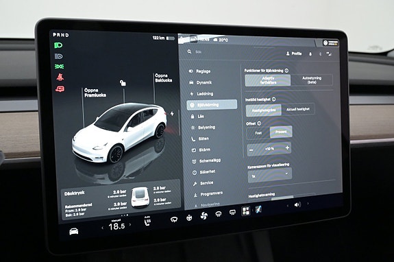 Tesla Model Y 10 of 27