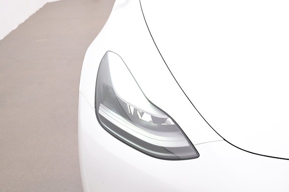 Tesla Model Y 26 of 27