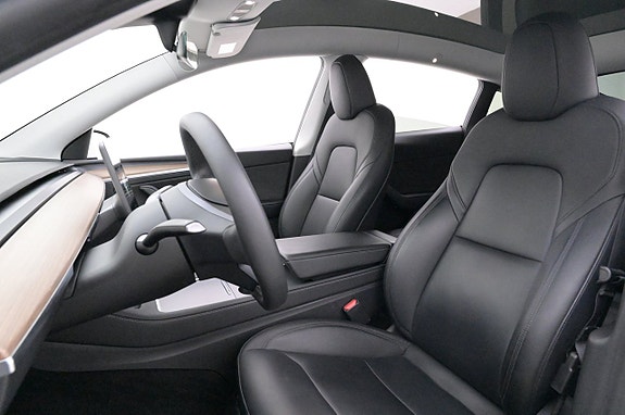 Tesla Model Y 8 of 27