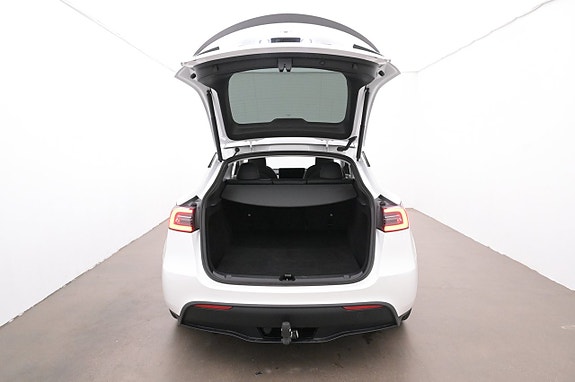 Tesla Model Y 22 of 27