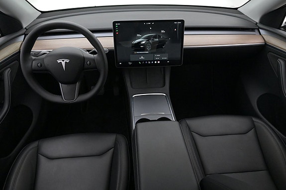 Tesla Model Y 6 of 27