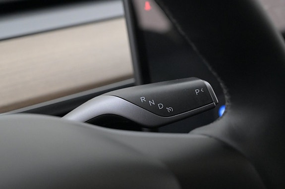 Tesla Model Y 8 of 27