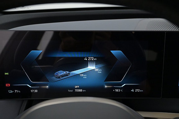 BMW iX 9 of 27