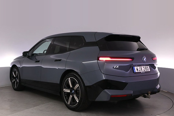 BMW iX 4 of 27
