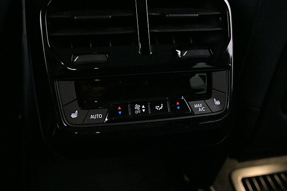 BMW iX 21 of 27