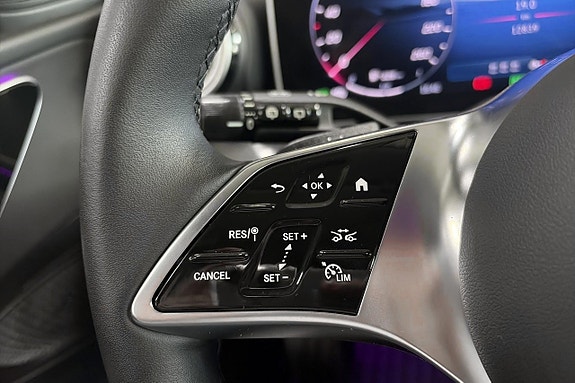 Mercedes-Benz C300 9 of 26