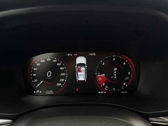 Volvo XC60 14 of 18
