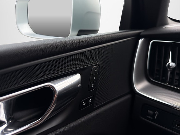 Volvo XC60 13 of 18